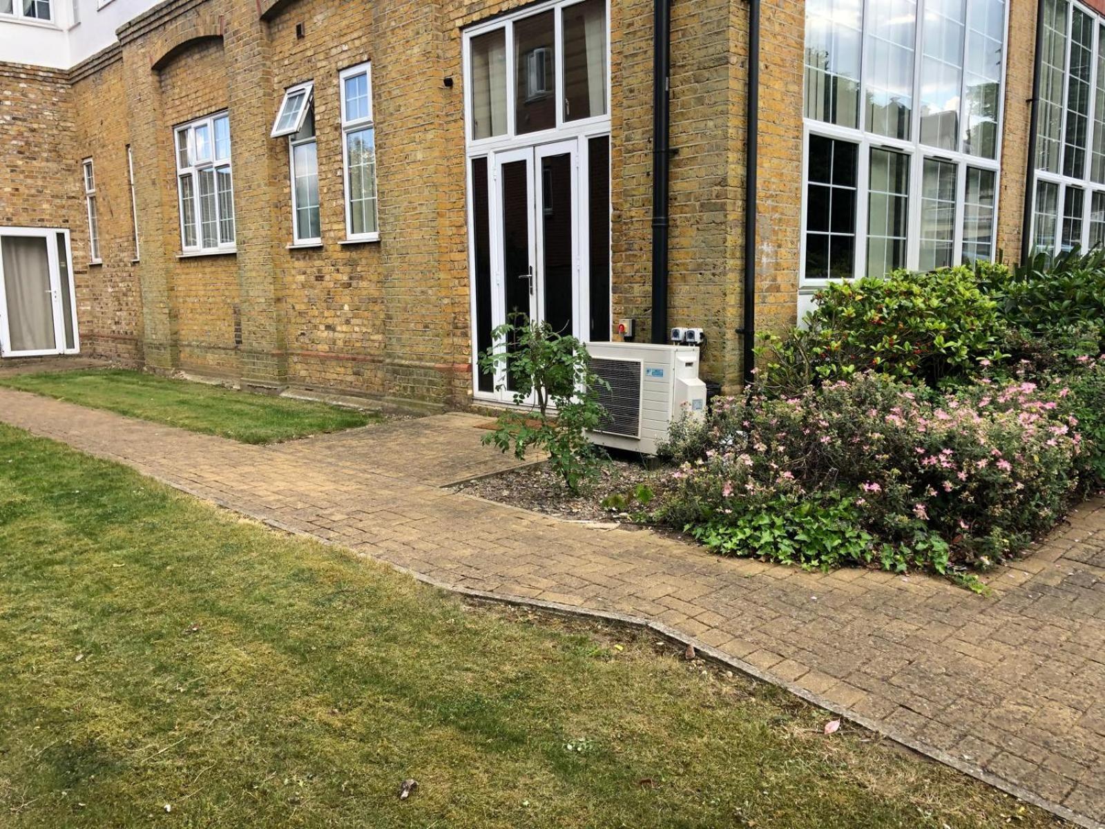 Spacious King Room With Private Entrance - Near Emirates And Camden And King'S Cross - 5 Min To Tube Finchley Exteriör bild