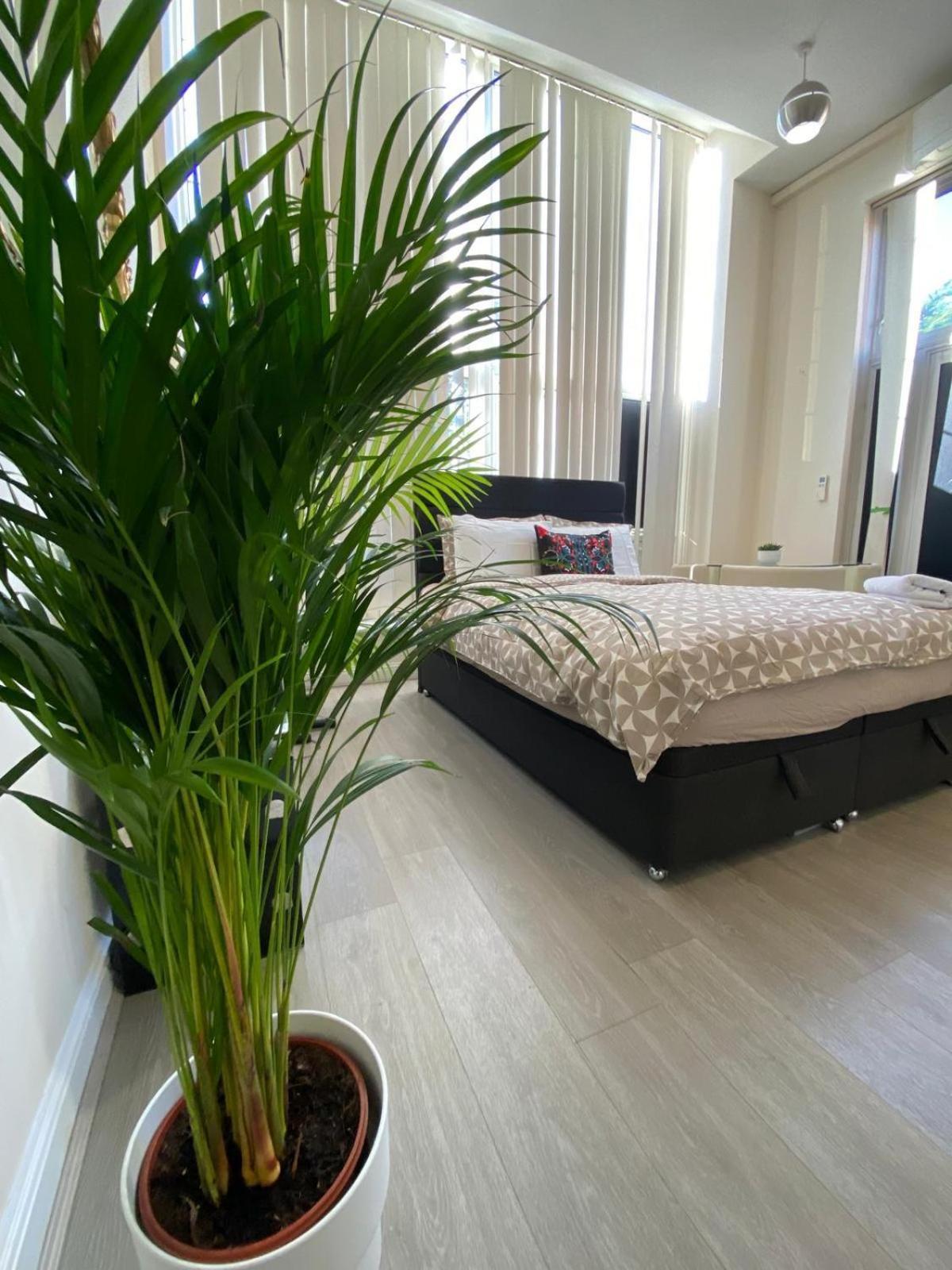Spacious King Room With Private Entrance - Near Emirates And Camden And King'S Cross - 5 Min To Tube Finchley Exteriör bild